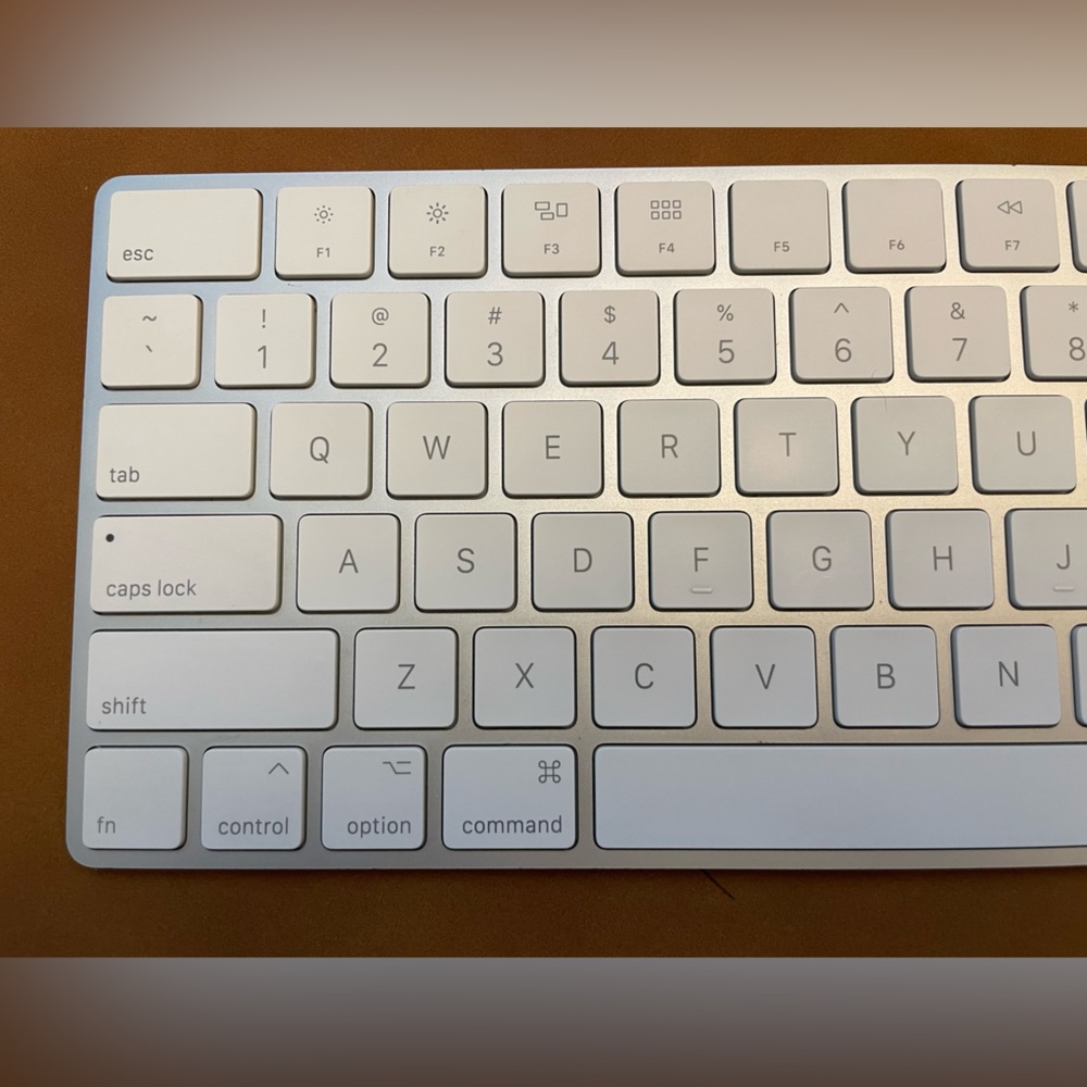 Apple Magic Wireless Keyboard - Picture 2 of 5